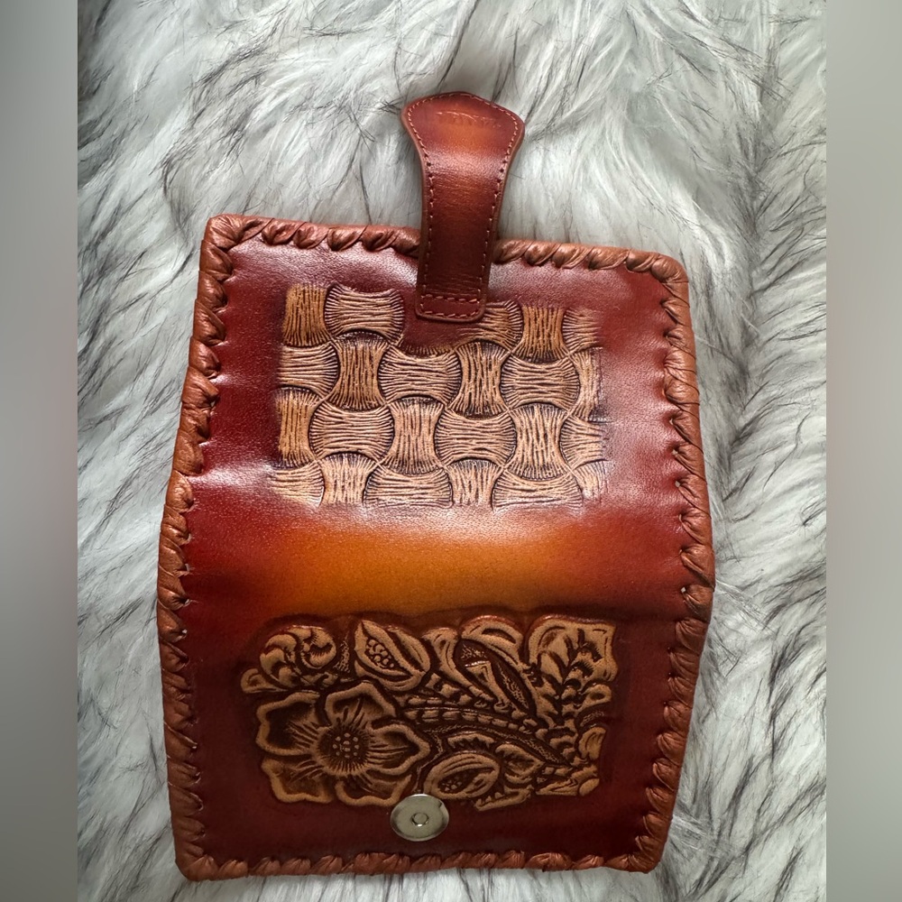 Kanz Woman Leather Wallet with Floral and Woven Design